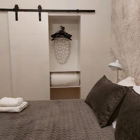 Hidden Gem Pasquin In Mercado Apartment