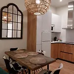 Hidden Gem Pasquin In Mercado 카디스
